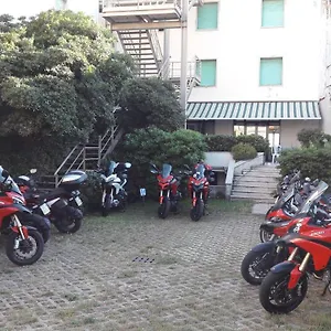 Manzi Marina Di Pisa